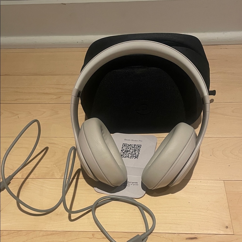 Beats by Dre Over-Ear Headphones - grey